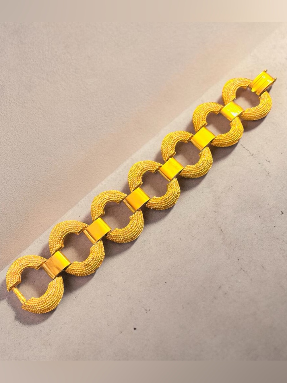 Elegant Gold-tone Link Bracelet